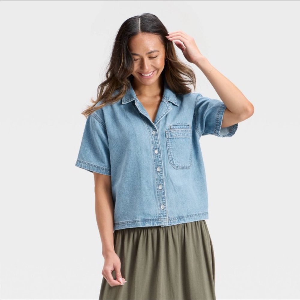 Universal Thread Light Blue Denim Short-Sleeve Button-Up Top